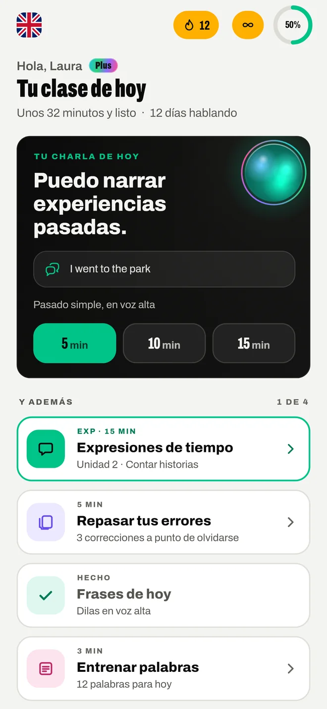 La pantalla Hoy: «Tu clase de hoy», con la Charla del día arriba y debajo la lección, el repaso de errores, las frases y las palabras.